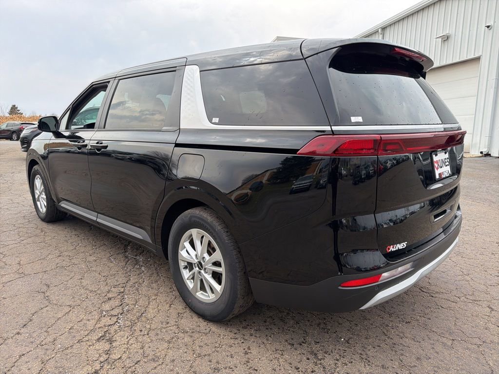 Used 2023 Kia Carnival LX image 6