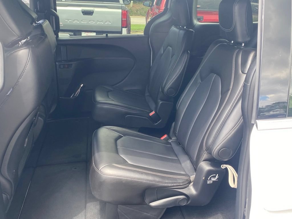 Used 2025 Chrysler Pacifica Select FWD image 9