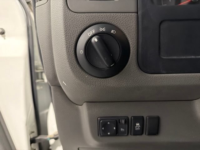 Used 2013 Nissan NV 2500 SV w/ Technology Pkg RWD image 18