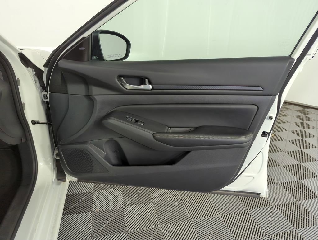 Used 2025 Nissan Altima 2.5 SV image 32