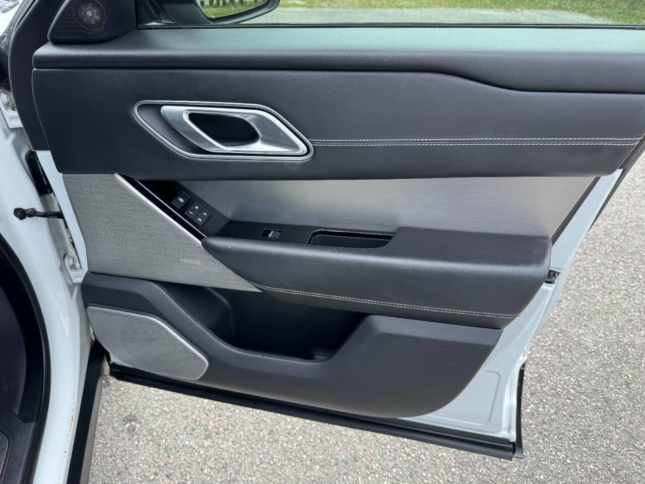 Used 2018 Land Rover Range Rover Velar R-Dynamic HSE image 49