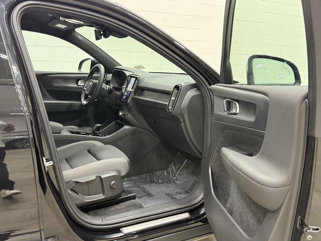 Used 2024 Volvo XC40 Recharge Core w/ Protection Package Premier image 35
