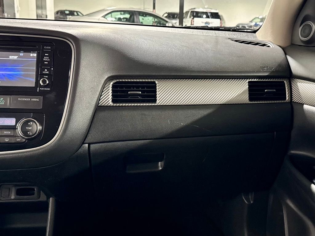 Used 2016 Mitsubishi Outlander SE image 22