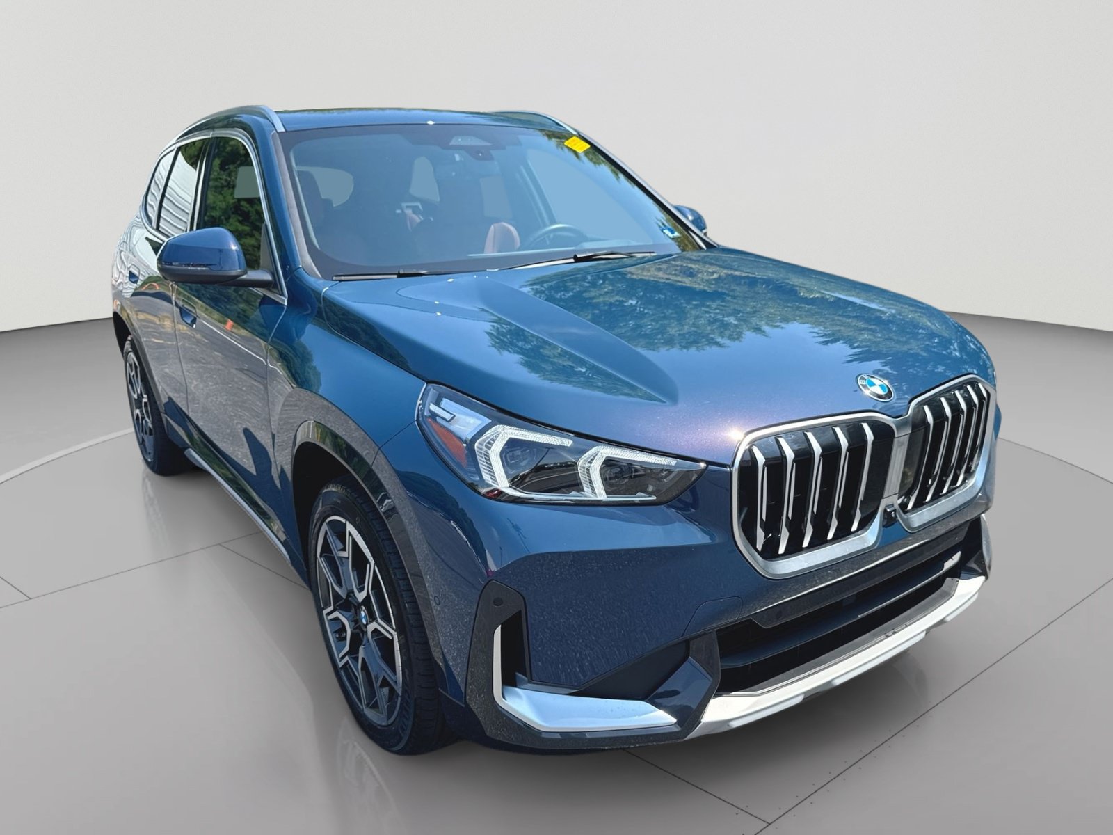 Used 2026 BMW X1 xDrive28i AWD/4WD image 3