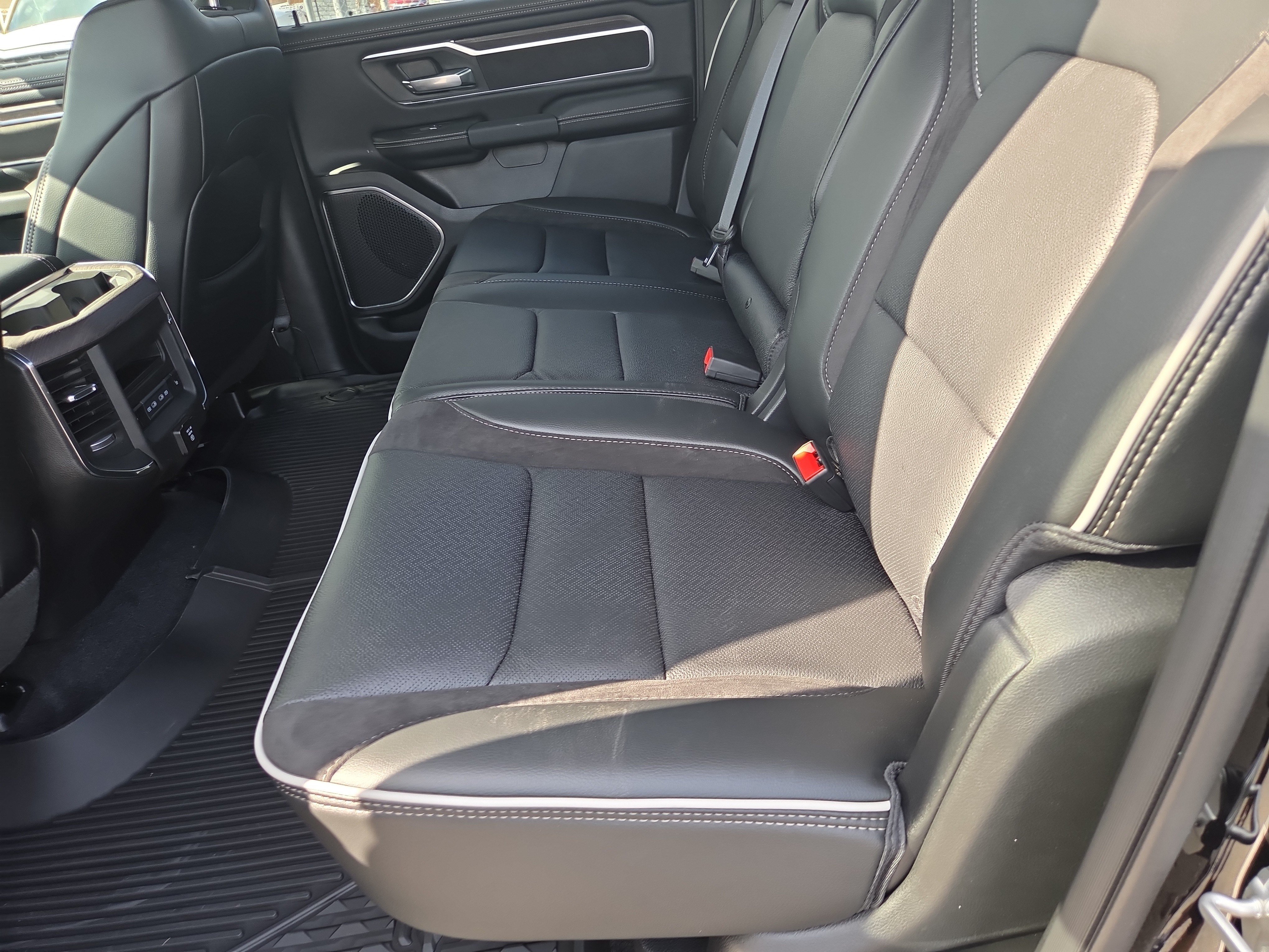 New 2026 RAM 1500 Laramie AWD/4WD image 6