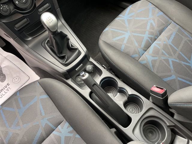 Used 2013 Ford Fiesta SE image 9