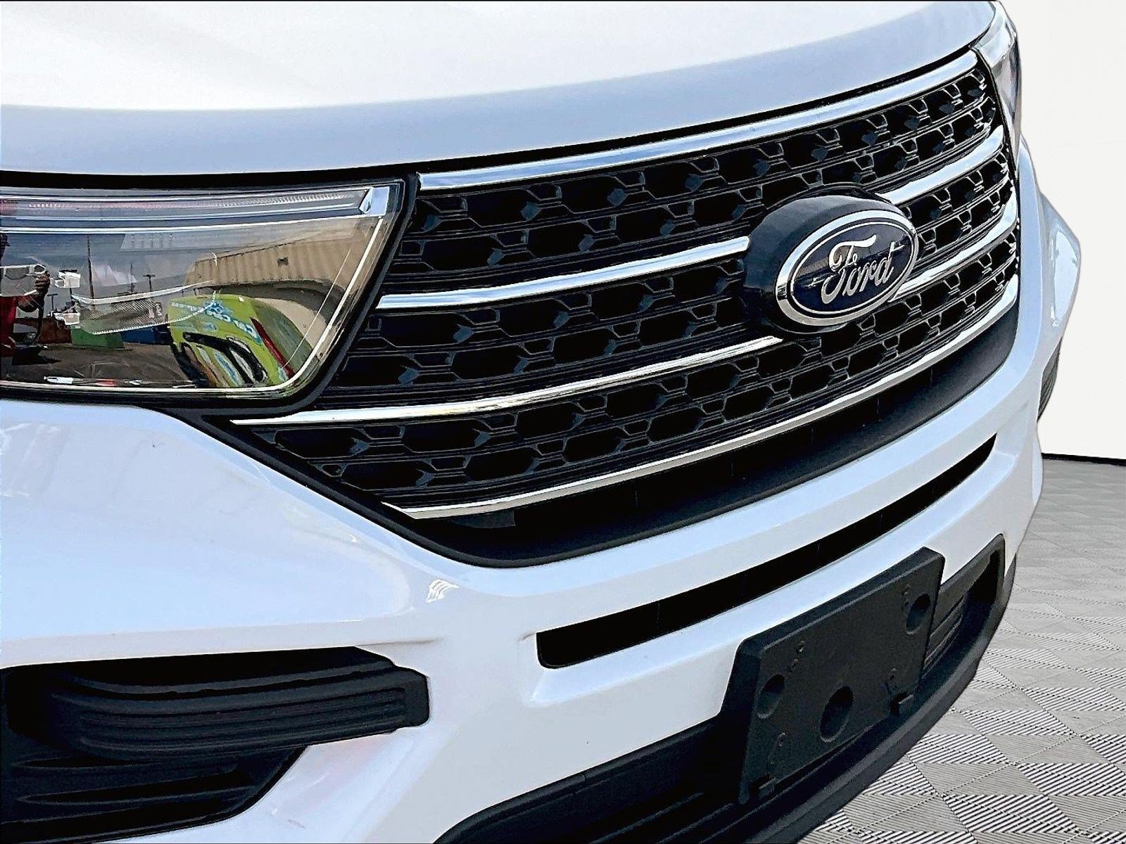 Used 2023 Ford Explorer XLT AWD/4WD image 33
