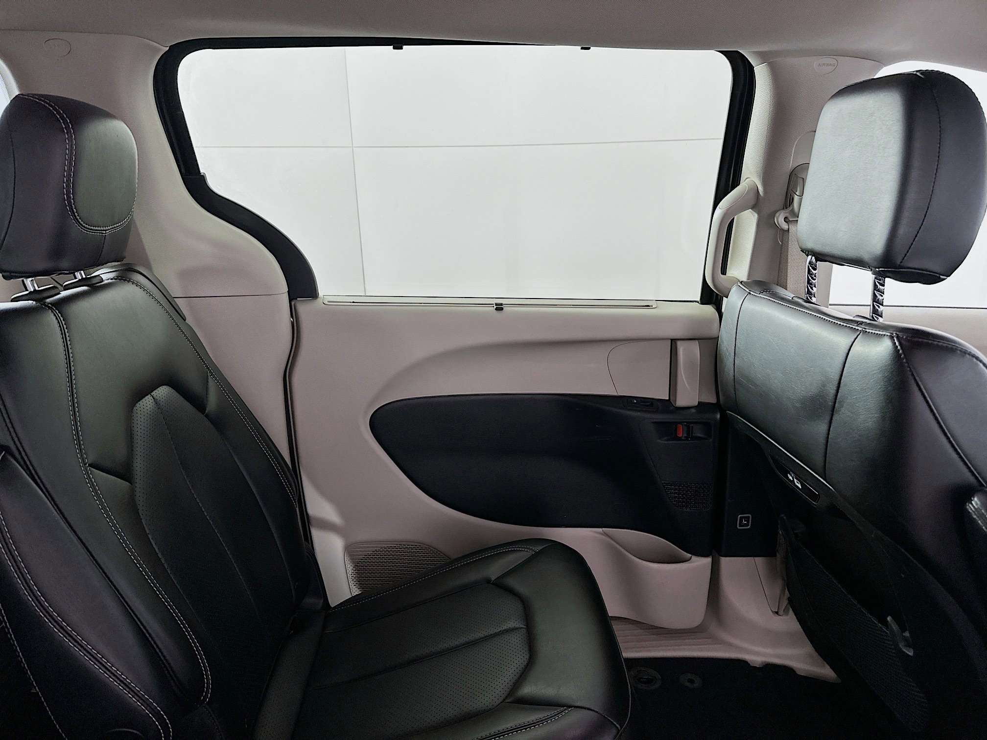 Used 2023 Chrysler Pacifica Touring-L image 30