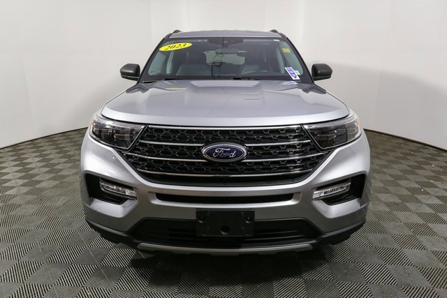 Used 2023 Ford Explorer XLT w/ Equipment Group 202A image 4