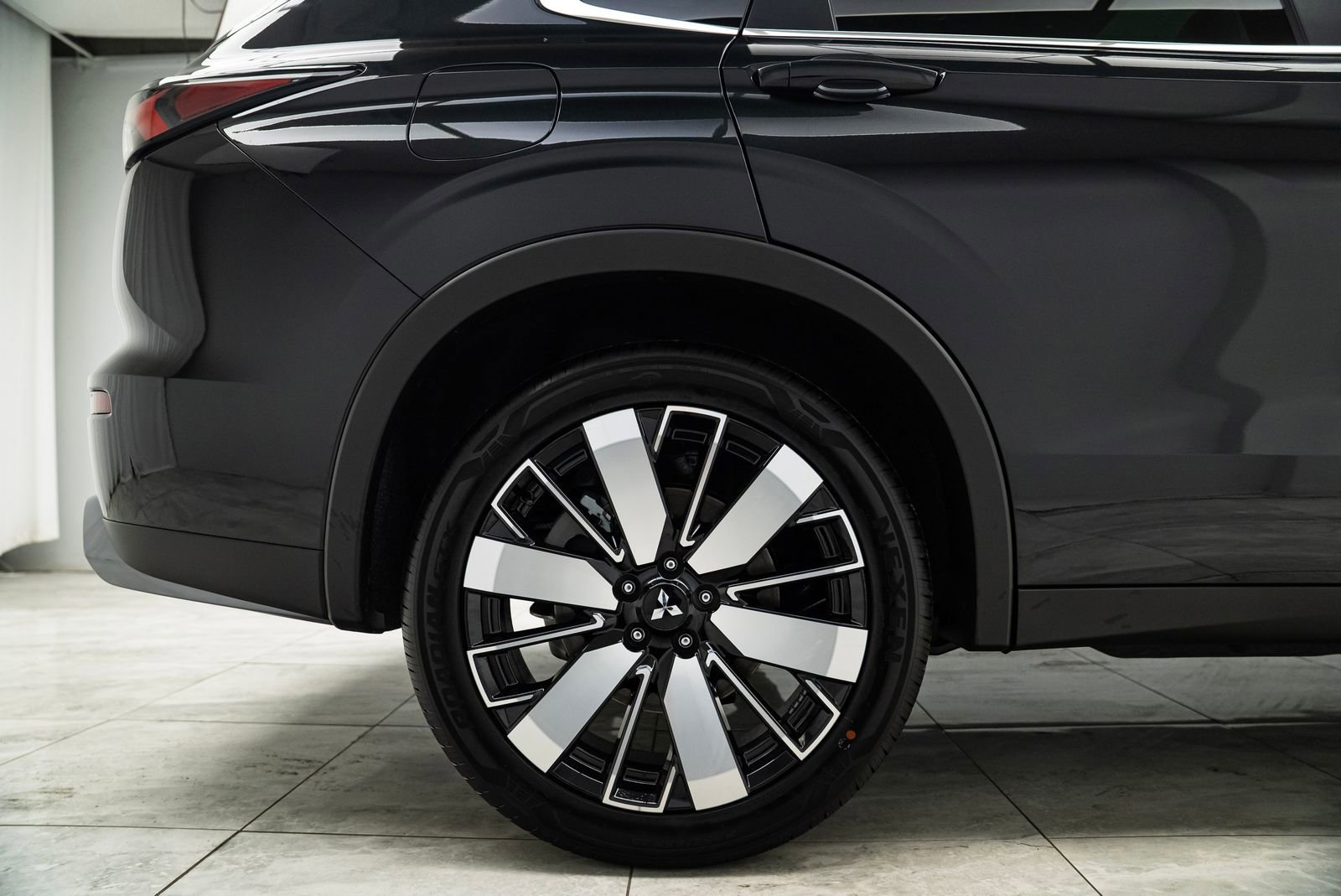 Used 2025 Mitsubishi Outlander SE image 26