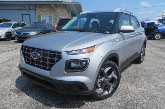 Used 2026 Hyundai Venue SEL FWD image 1