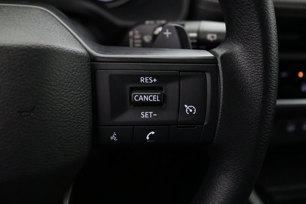 Used 2025 Nissan Rogue S AWD/4WD image 21