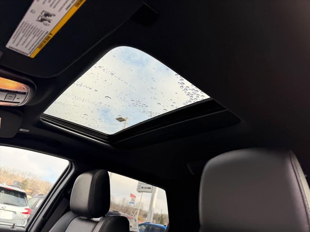 Used 2025 Dodge Durango GT image 17