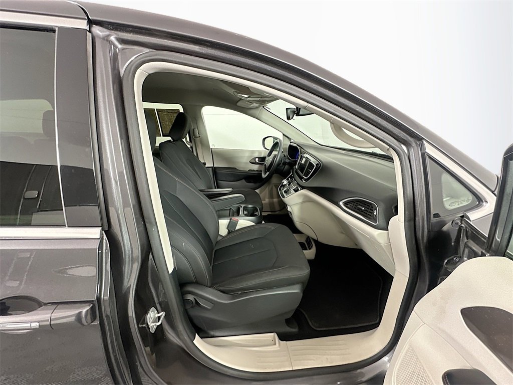 Used 2018 Chrysler Pacifica Touring Plus w/ Tire & Wheel Group image 28