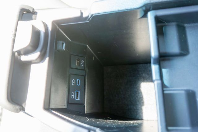 Used 2022 Toyota Avalon XLE w/ Moonroof Package FWD image 36