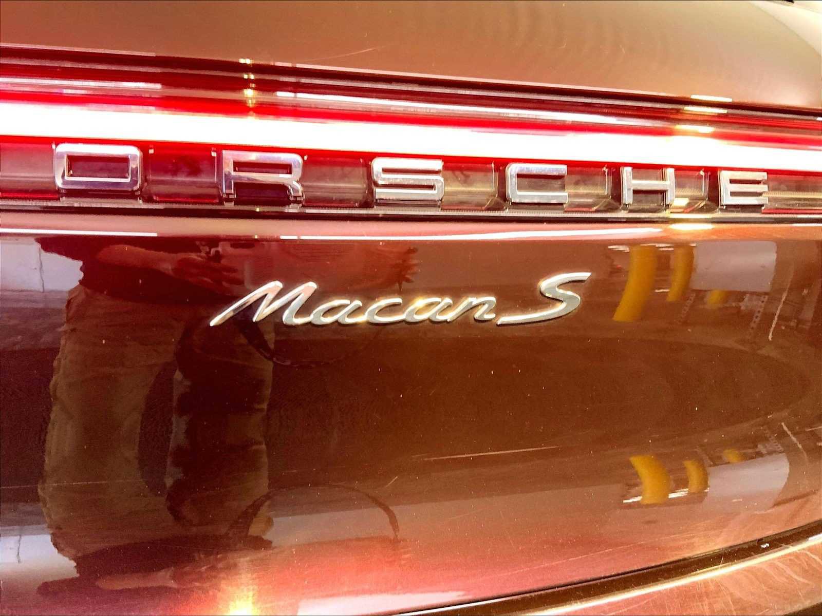 Certified 2023 Porsche Macan S AWD/4WD image 35