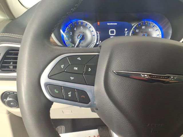 Used 2023 Chrysler Pacifica Limited image 16