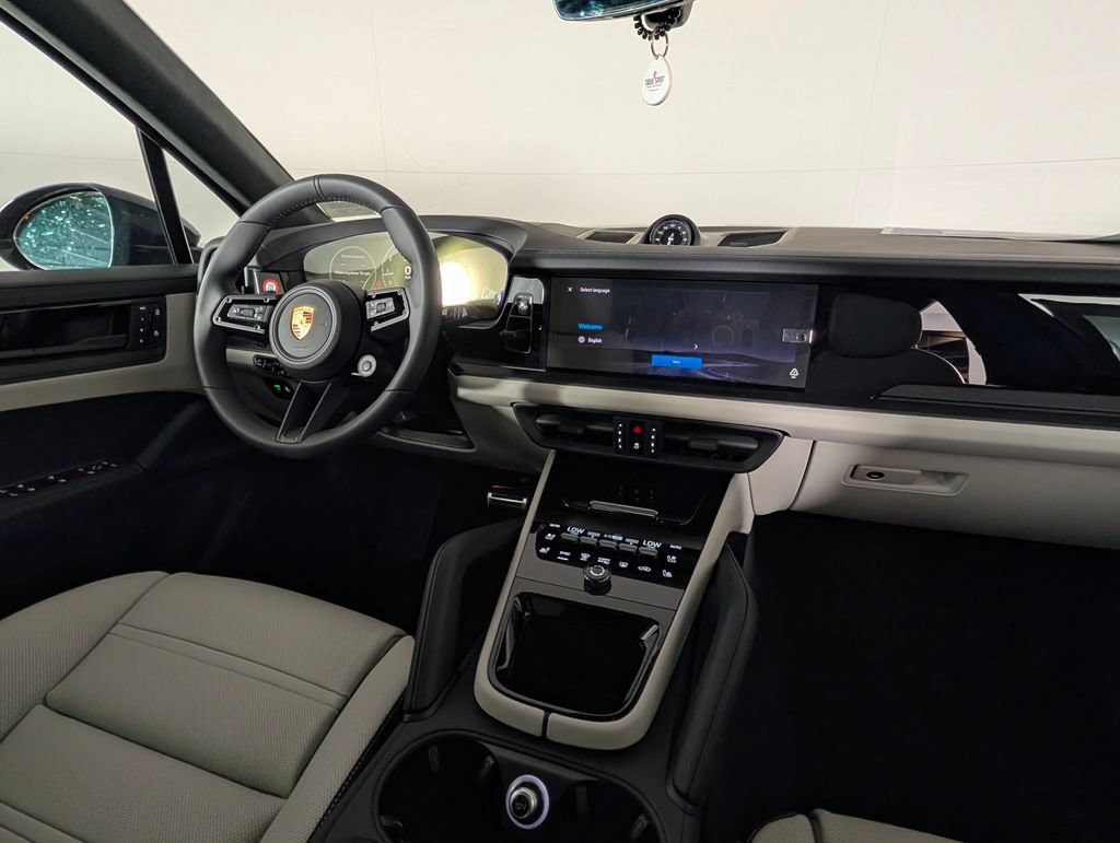 New 2026 Porsche Cayenne GTS AWD/4WD image 22