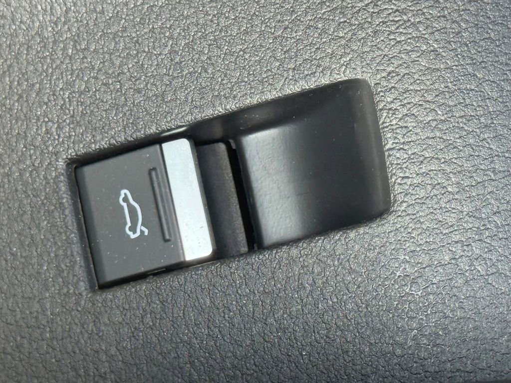 Used 2024 Audi Q8 e-tron Premium Plus w/ Premium Plus Package image 71