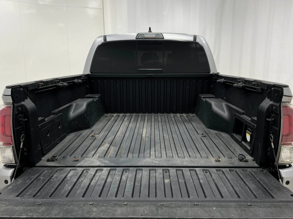 Used 2017 Toyota Tacoma Limited w/ Tow Package AWD/4WD image 28