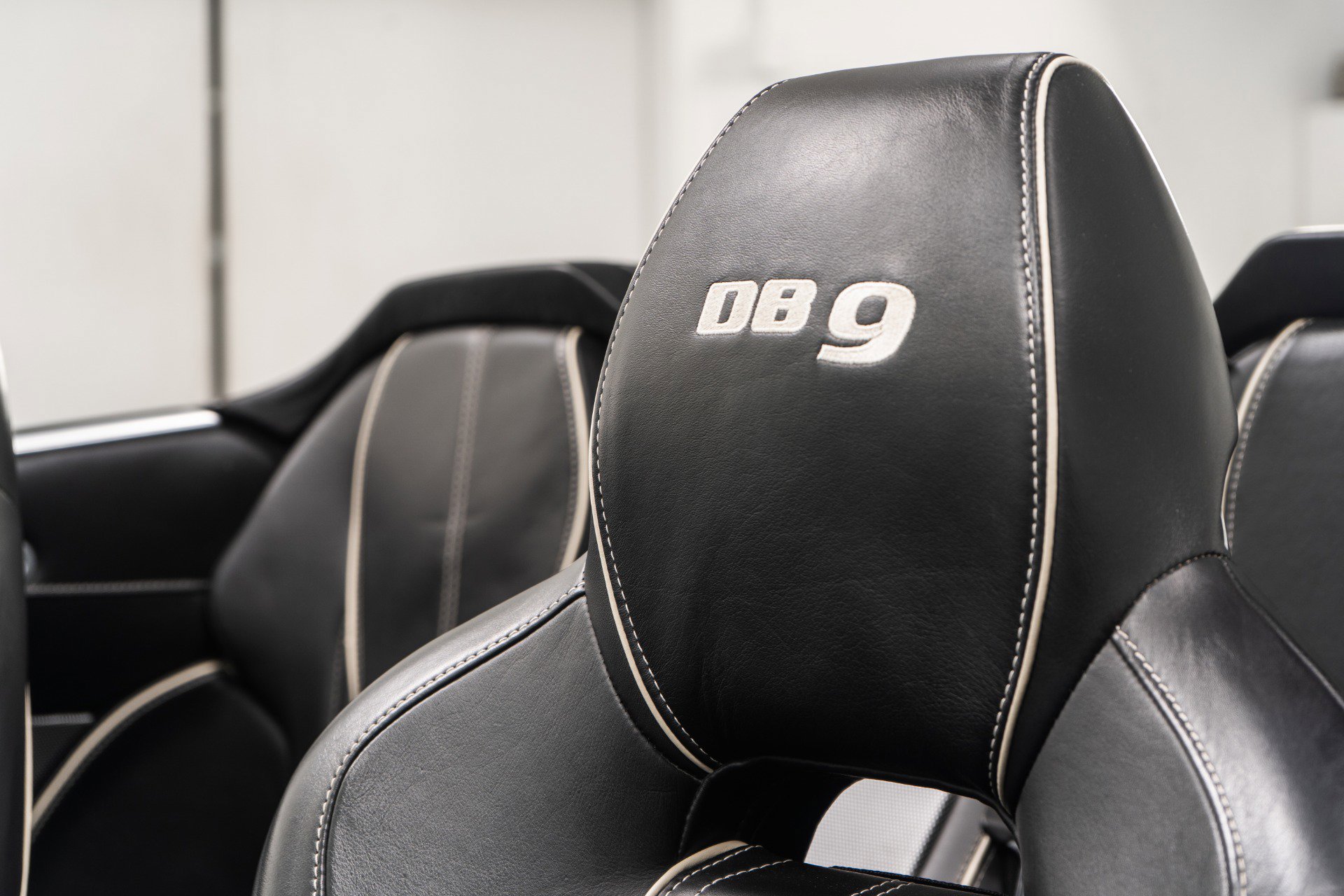 Used 2014 Aston Martin DB9 Volante image 26