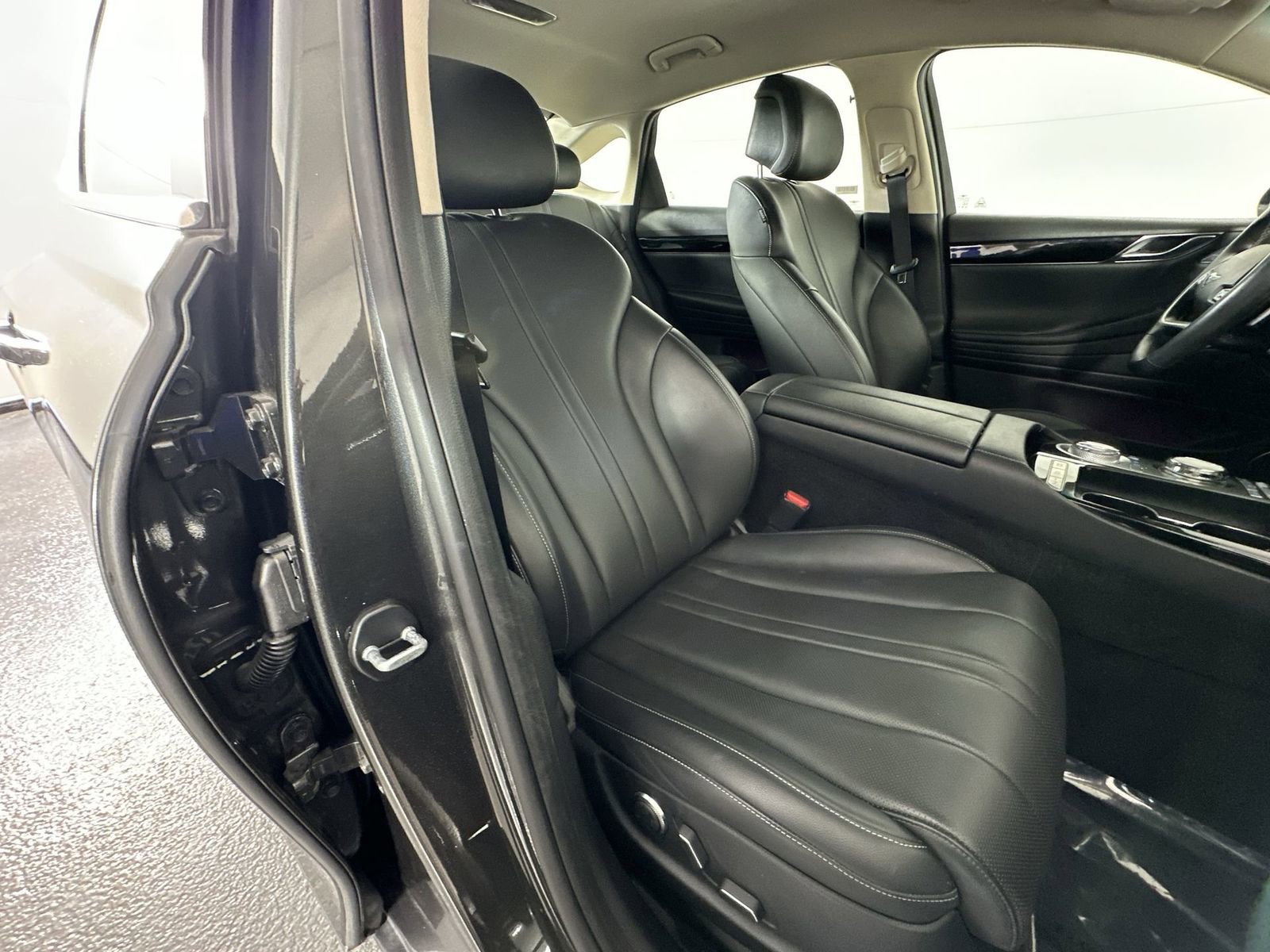 Used 2023 Genesis G80 2.5T image 27