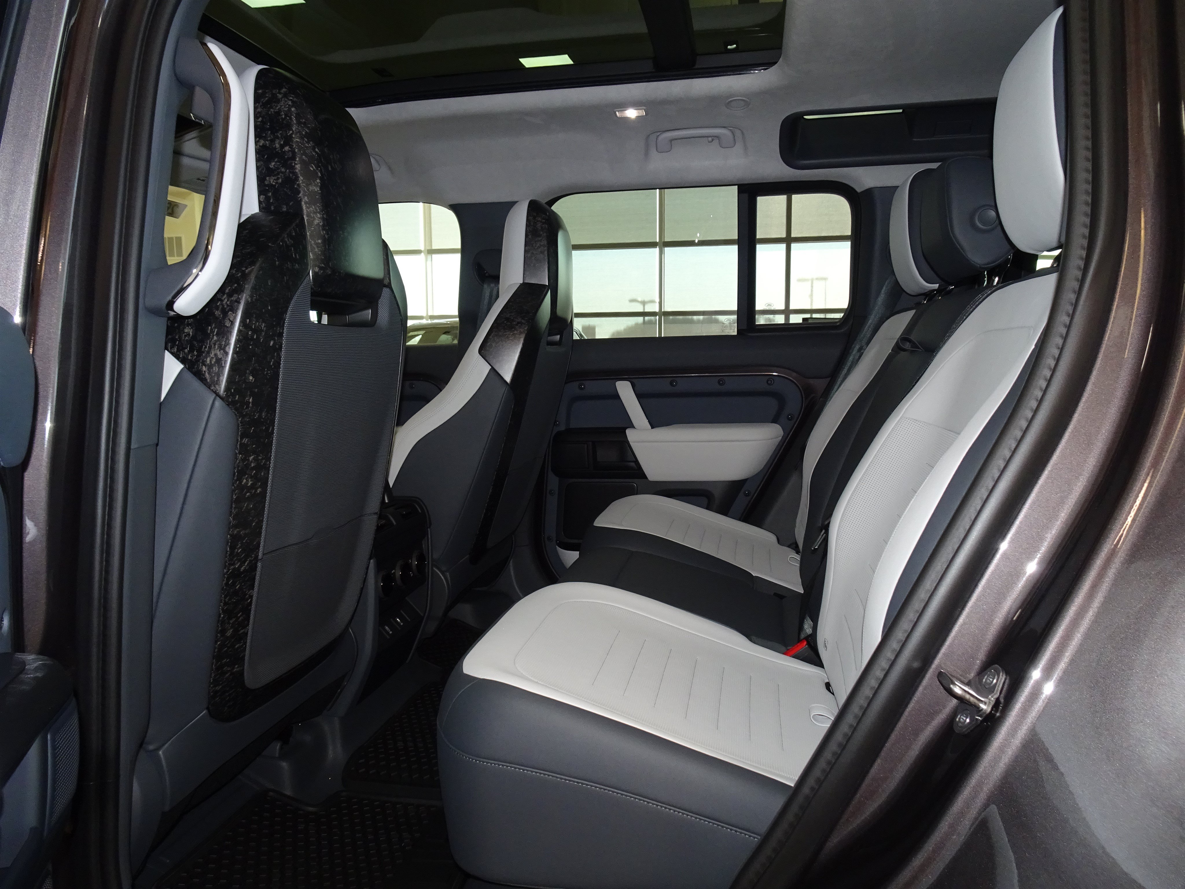 New 2026 Land Rover Defender 110 OCTA AWD/4WD image 17