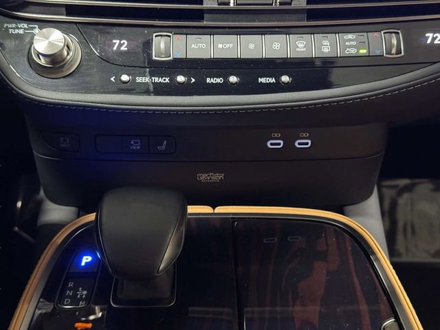 Used 2024 Lexus LS 500 AWD w/ Interior Upgrade Package image 20