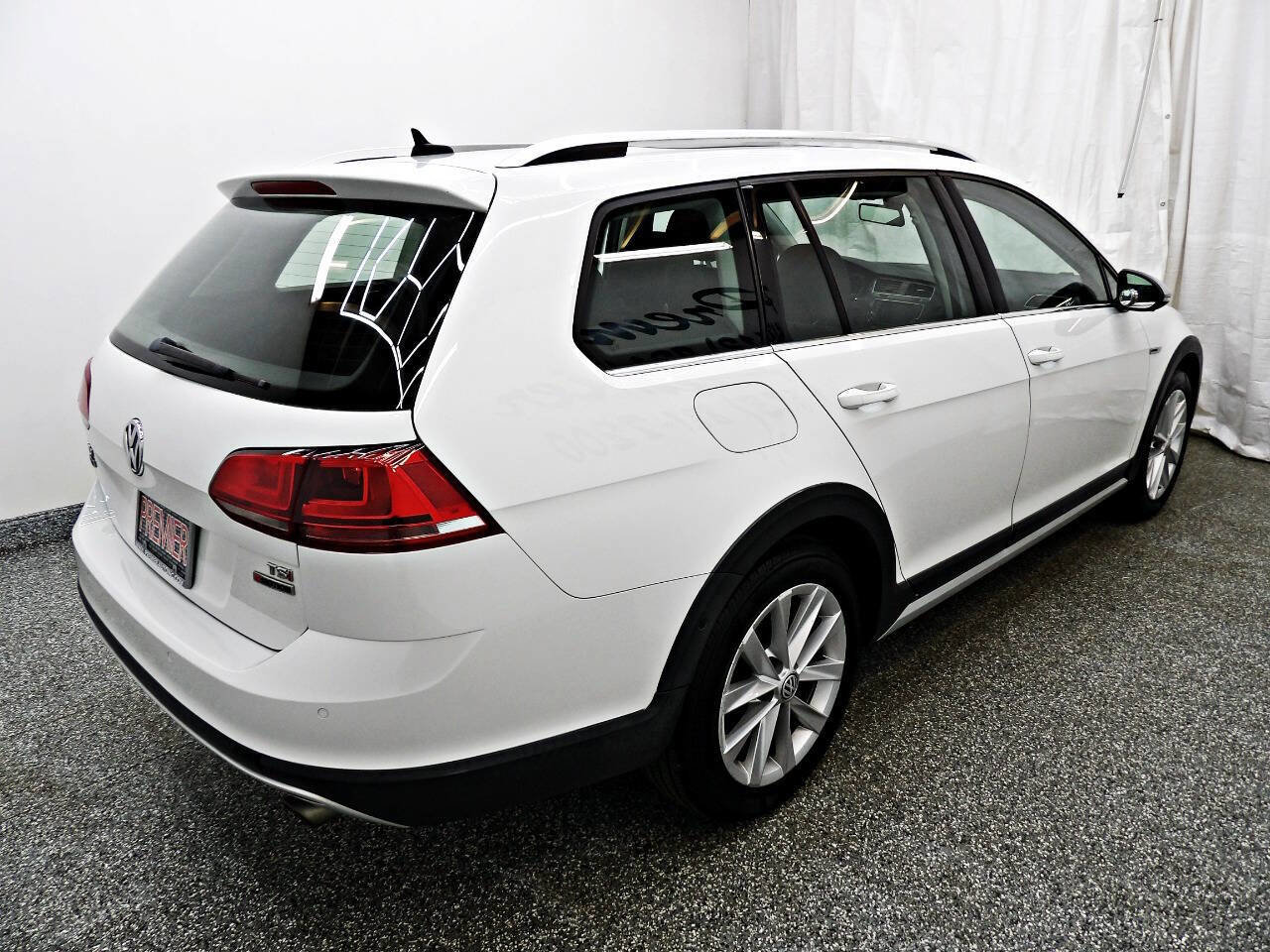 Used 2017 Volkswagen Golf Alltrack SE image 6