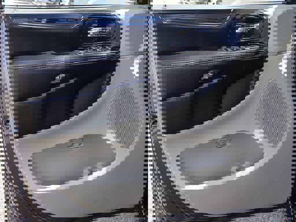 Certified 2019 Dodge Grand Caravan SXT image 19