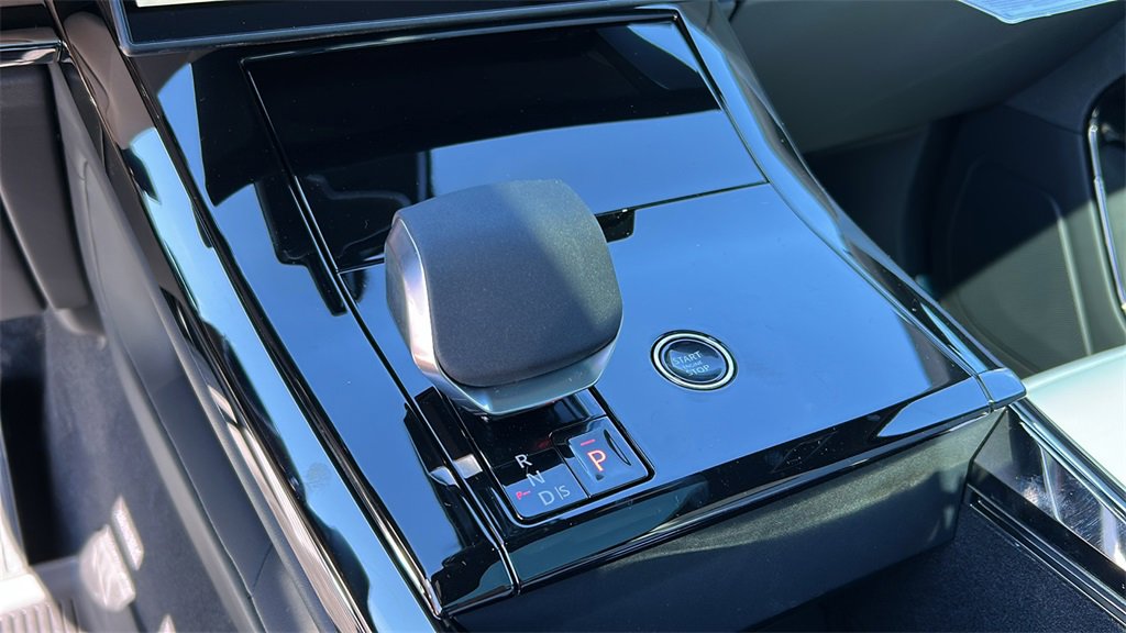 New 2025 Land Rover Range Rover Sport SE image 17