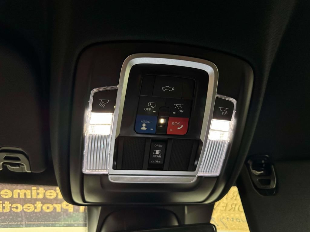 Used 2023 RAM 1500 Laramie AWD/4WD image 27