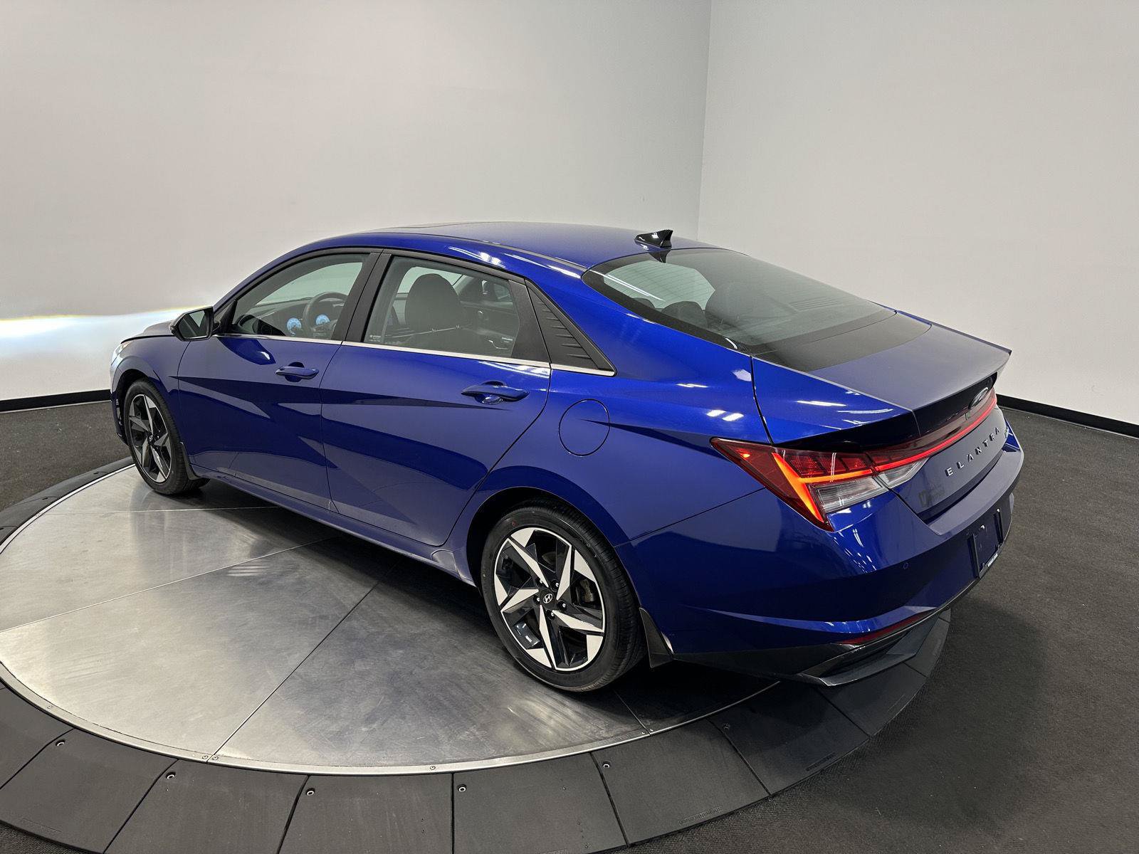Certified 2023 Hyundai Elantra Limited FWD image 5