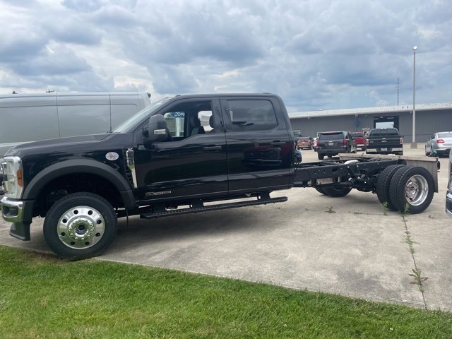 New 2025 Ford F550 4x4 Crew Cab Super Duty w/ XLT Value Package image 8