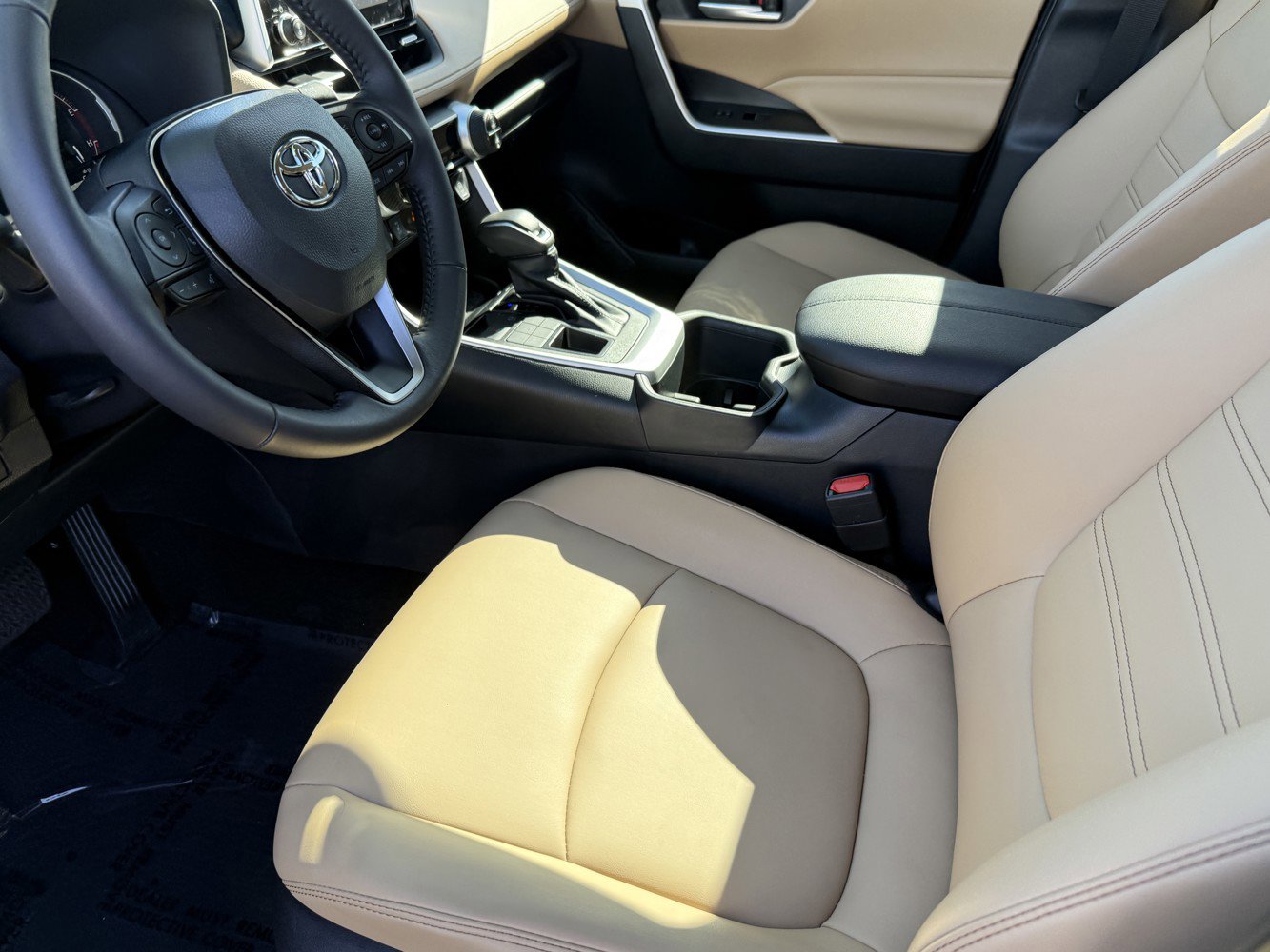 Used 2025 Toyota RAV4 XLE Premium image 11