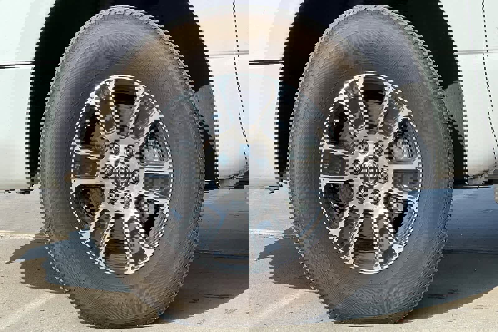 Used 2023 Nissan Titan SV image 28