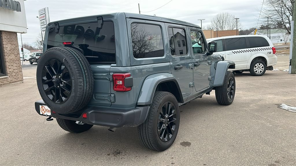 Used 2025 Jeep Wrangler Unlimited Sahara w/ Safety Group AWD/4WD image 8