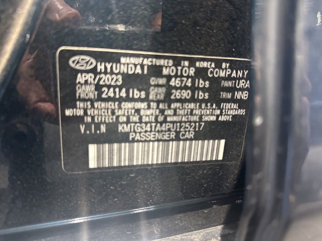 Used 2023 Genesis G70 2.0T image 11