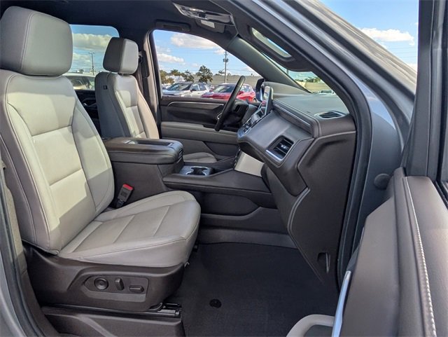 Used 2022 Chevrolet Suburban LT w/ Luxury Package image 15