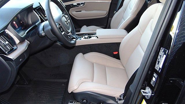 New 2026 Volvo XC90 B6 Ultra w/ Protection Package image 15