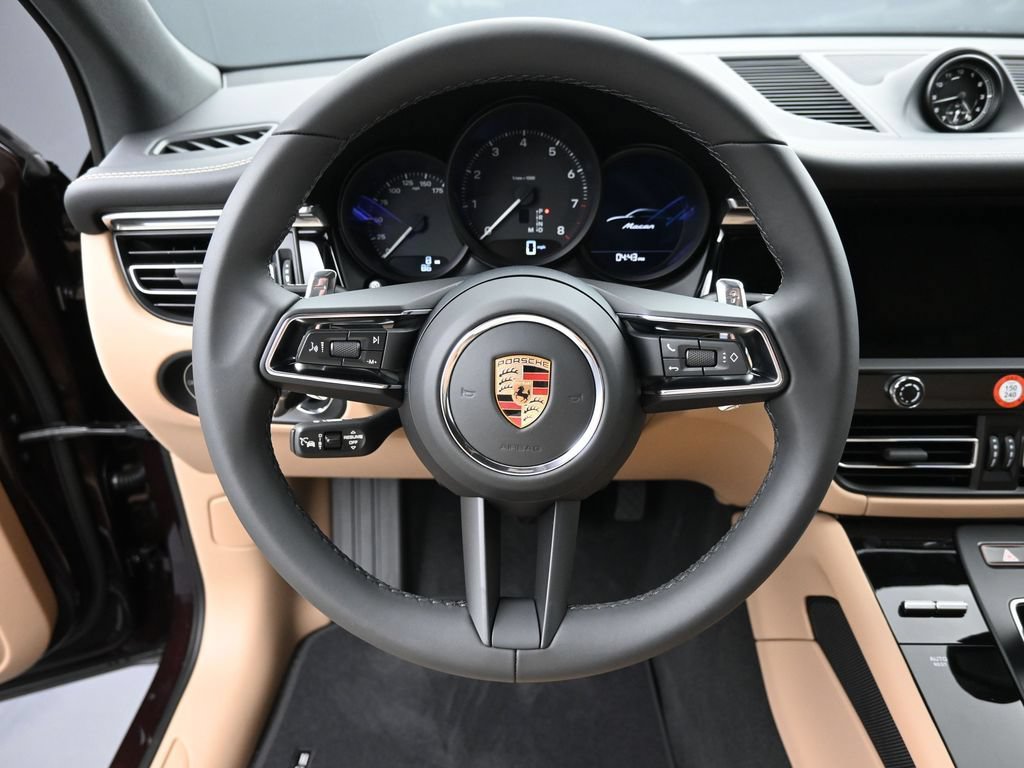 Certified 2026 Porsche Macan AWD/4WD image 8