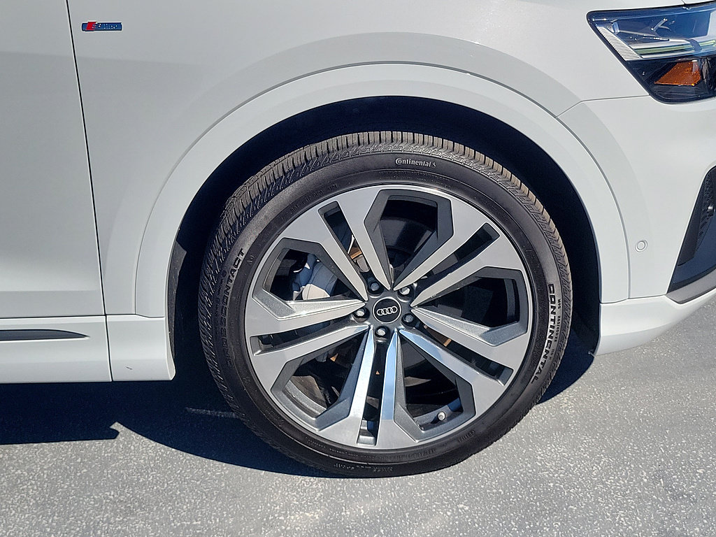 Used 2022 Audi Q8 Premium Plus w/ Premium Plus Package AWD/4WD image 5