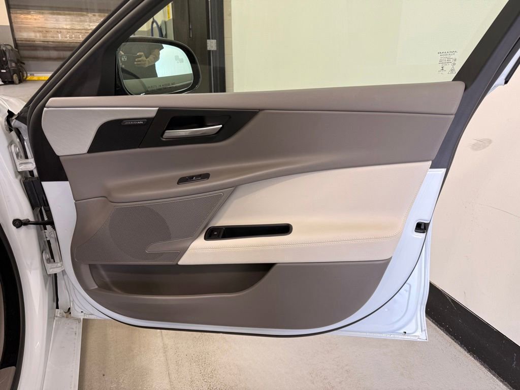 Used 2018 Jaguar XE Prestige AWD/4WD image 28