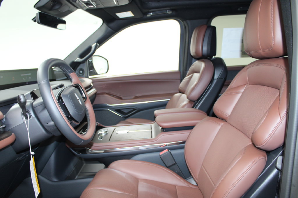 New 2027 Lincoln Navigator Reserve AWD/4WD image 22