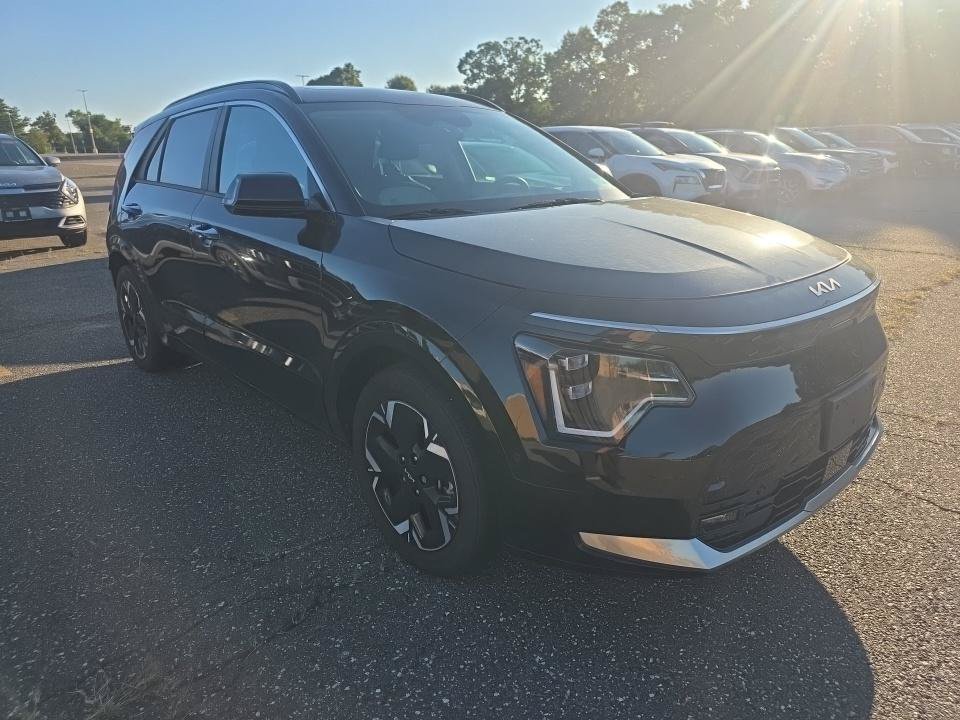 Used 2024 Kia Niro Wave w/ Wave Preserve Package FWD image 1