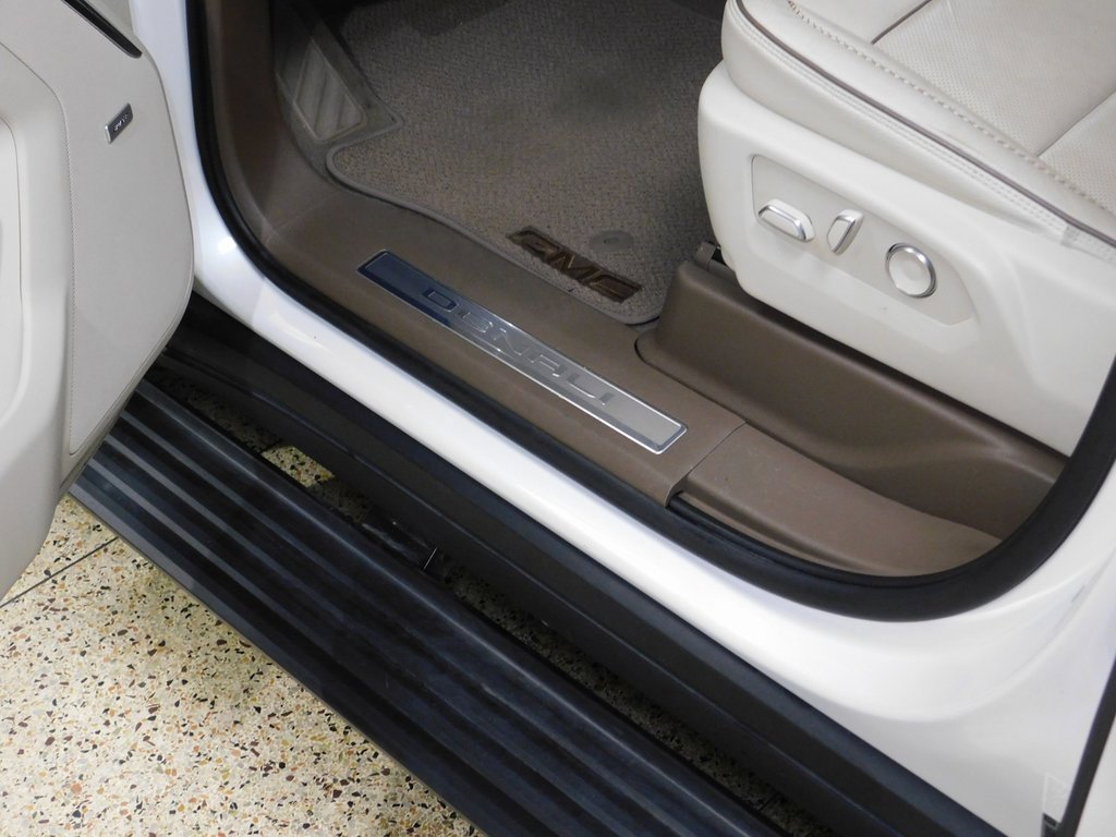 Used 2023 GMC Yukon Denali image 30