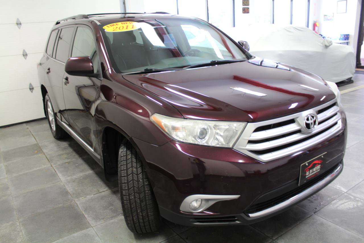 Used 2011 Toyota Highlander SE w/ Convenience Pkg AWD/4WD image 3
