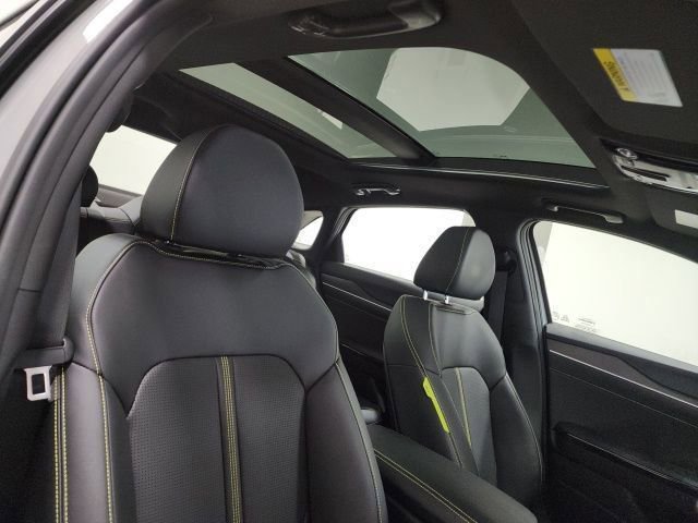 Used 2025 Kia K5 GT image 6