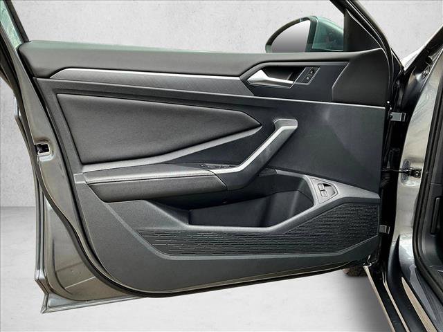 Used 2024 Volkswagen Jetta SE FWD image 18