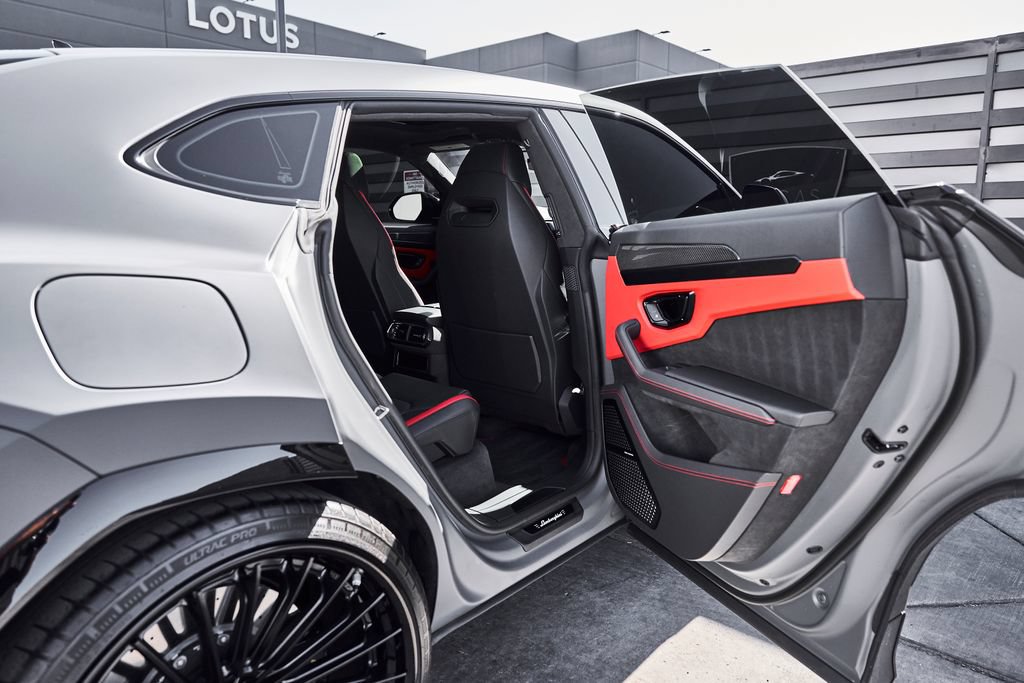 Used 2025 Lamborghini Urus S AWD/4WD image 25